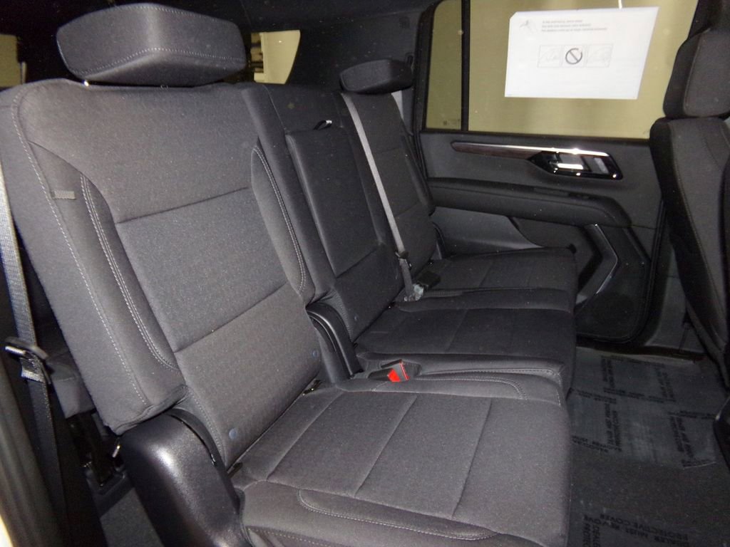 New 2025 Chevrolet Suburban LS image 10