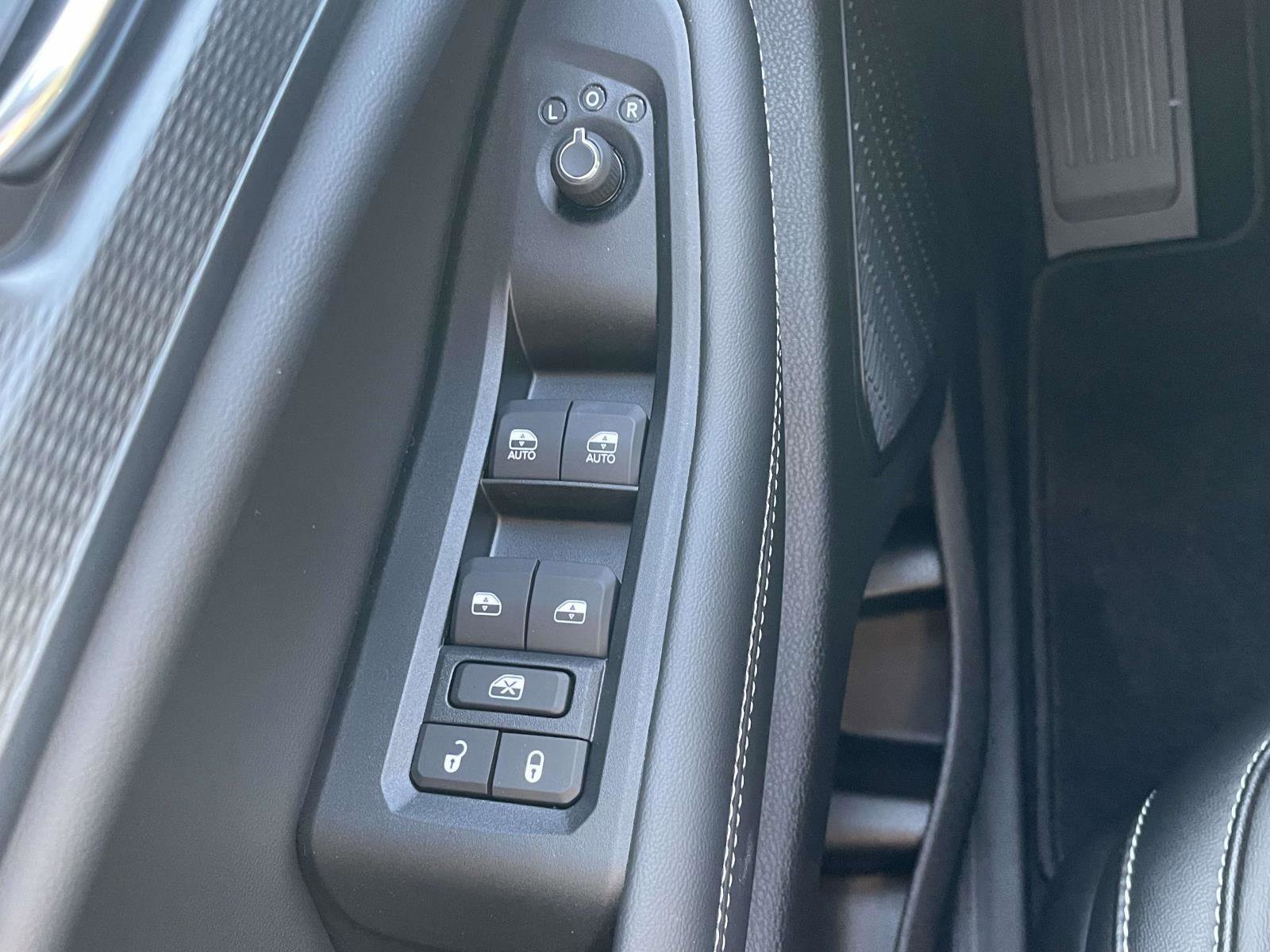 Used 2025 Jeep Grand Cherokee Altitude image 11