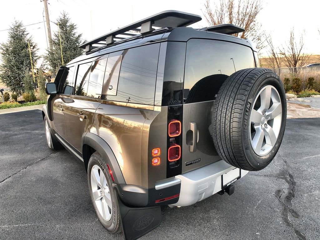 Used 2020 Land Rover Defender 110 First Edition image 3