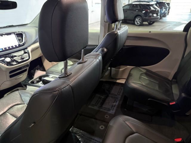 Used 2021 Chrysler Pacifica Touring-L image 31