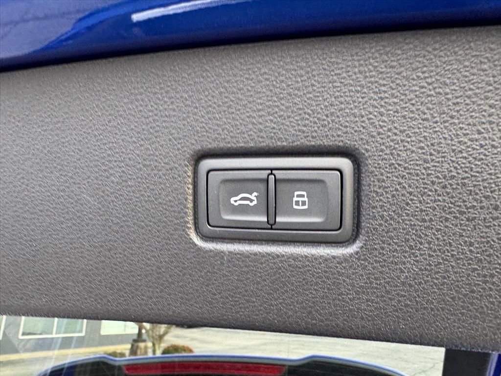 Used 2024 Audi SQ5 Premium Plus w/ S Sport Package image 11