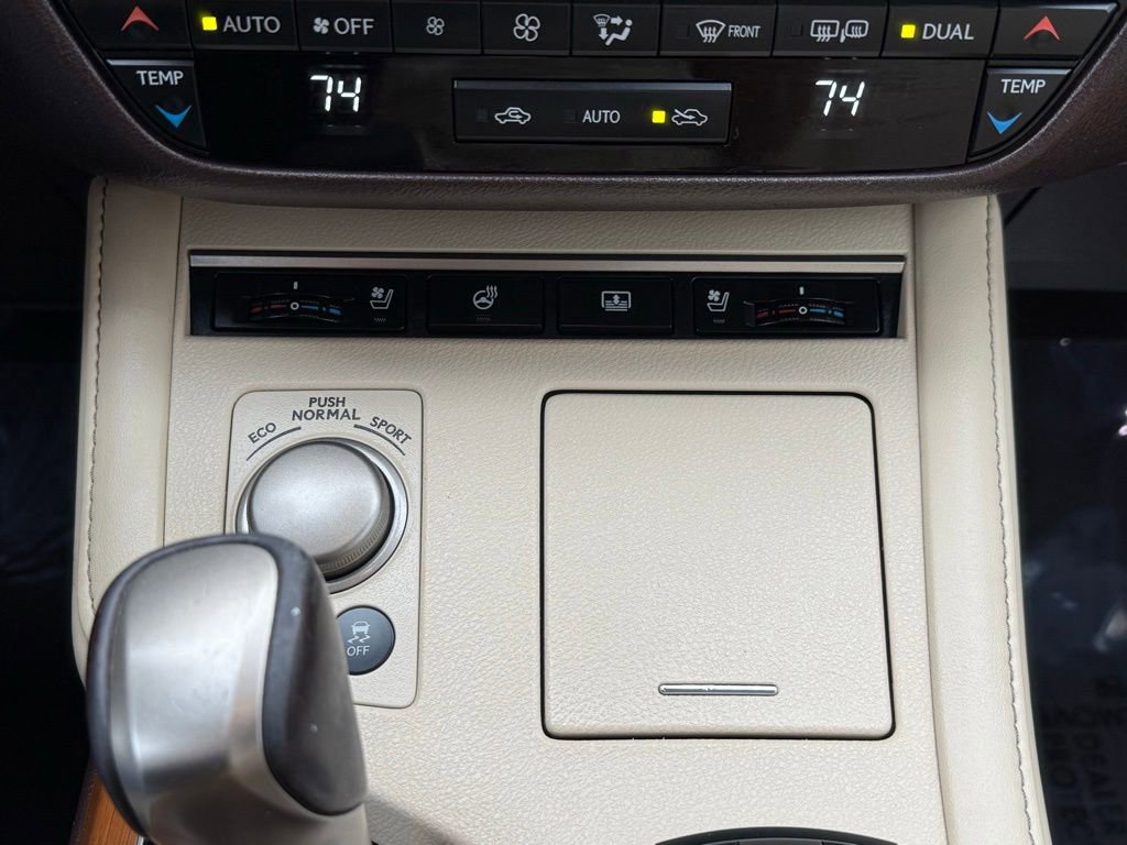 Used 2017 Lexus ES 300h w/ Luxury Package FWD image 29