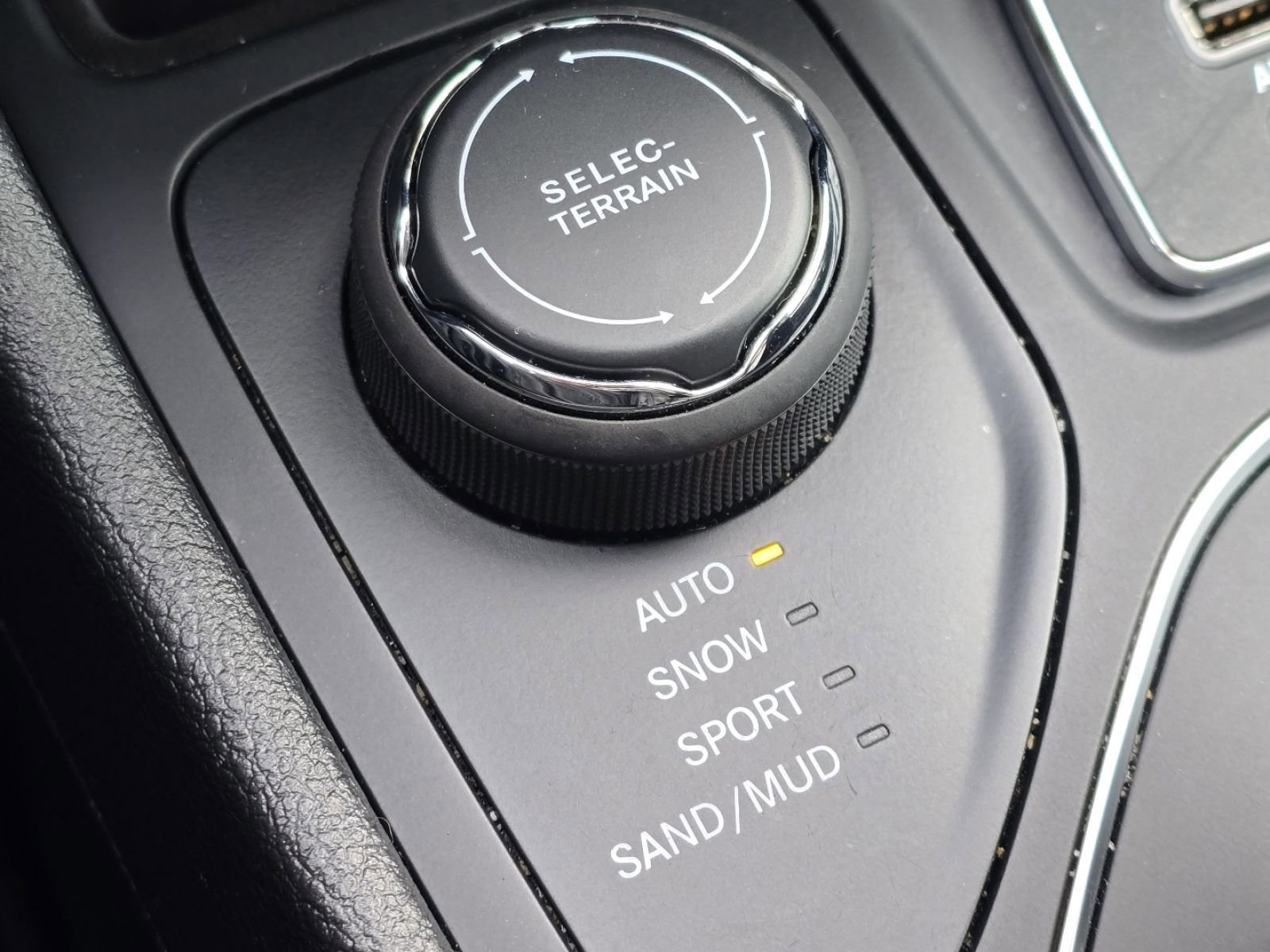 Used 2021 Jeep Cherokee Latitude Lux w/ Comfort/Convenience Group image 23