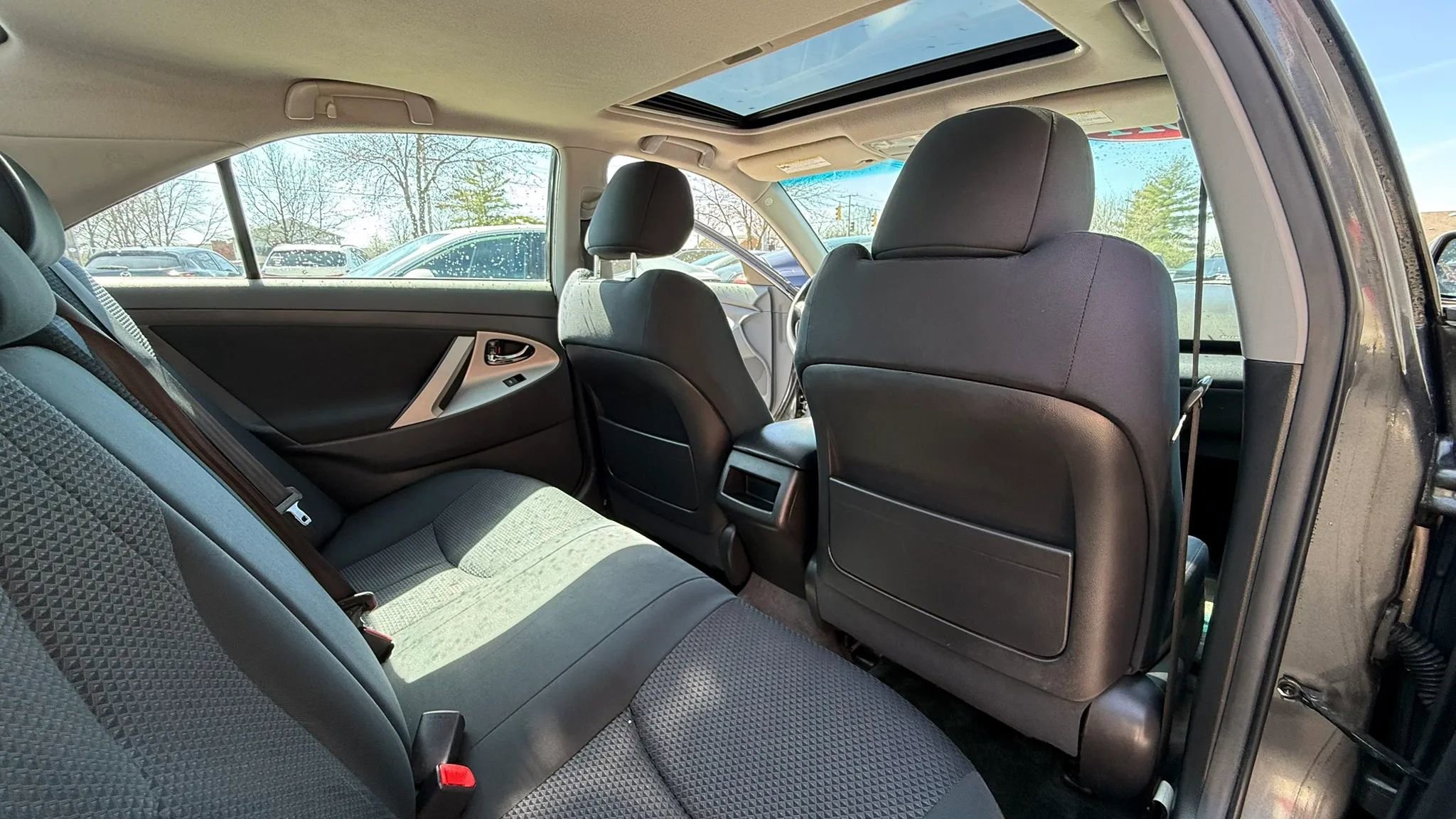 Used 2011 Toyota Camry SE w/ SE Extra-Value Pkg #1 FWD image 11