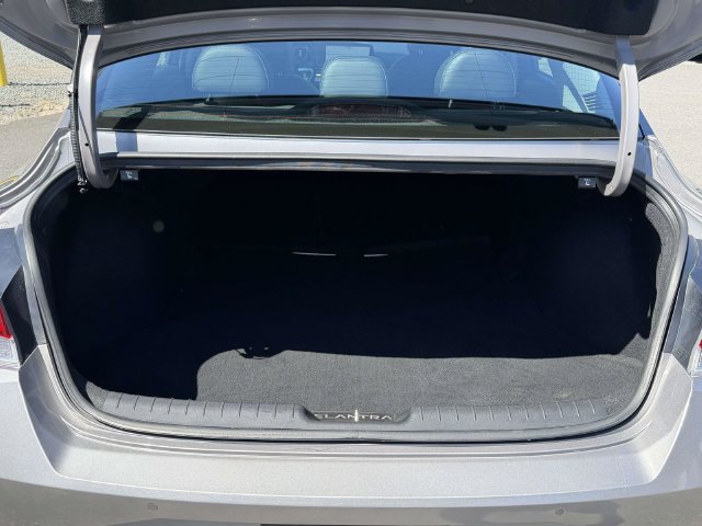 Used 2021 Hyundai Elantra Limited FWD image 14