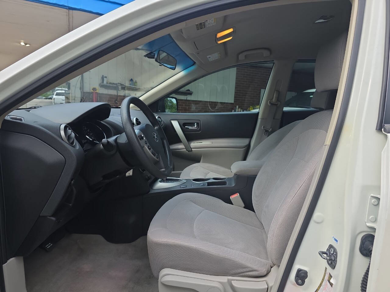 Used 2015 Nissan Rogue S w/ Convenience Package image 5