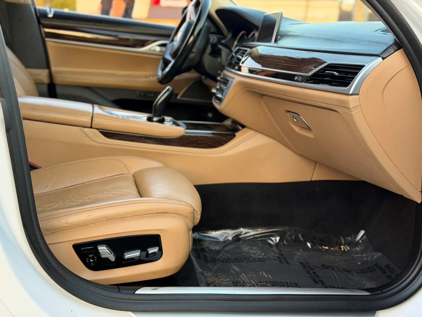 Used 2019 BMW 750i w/ Executive Package RWD image 11