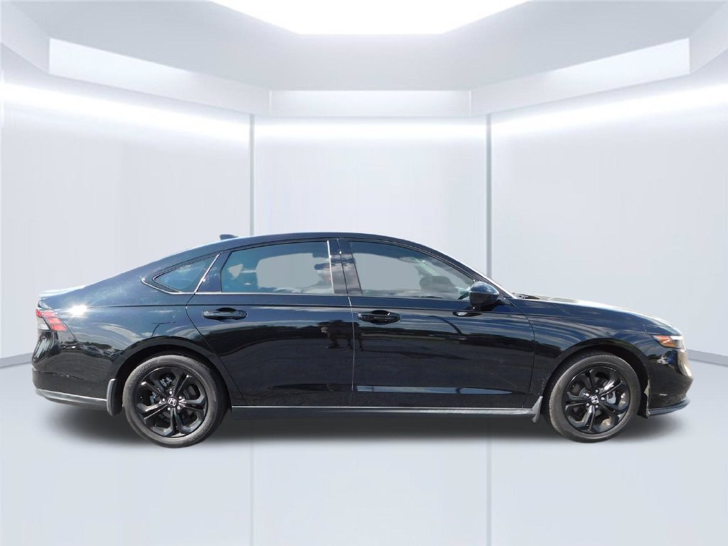 Used 2025 Honda Accord SE image 2