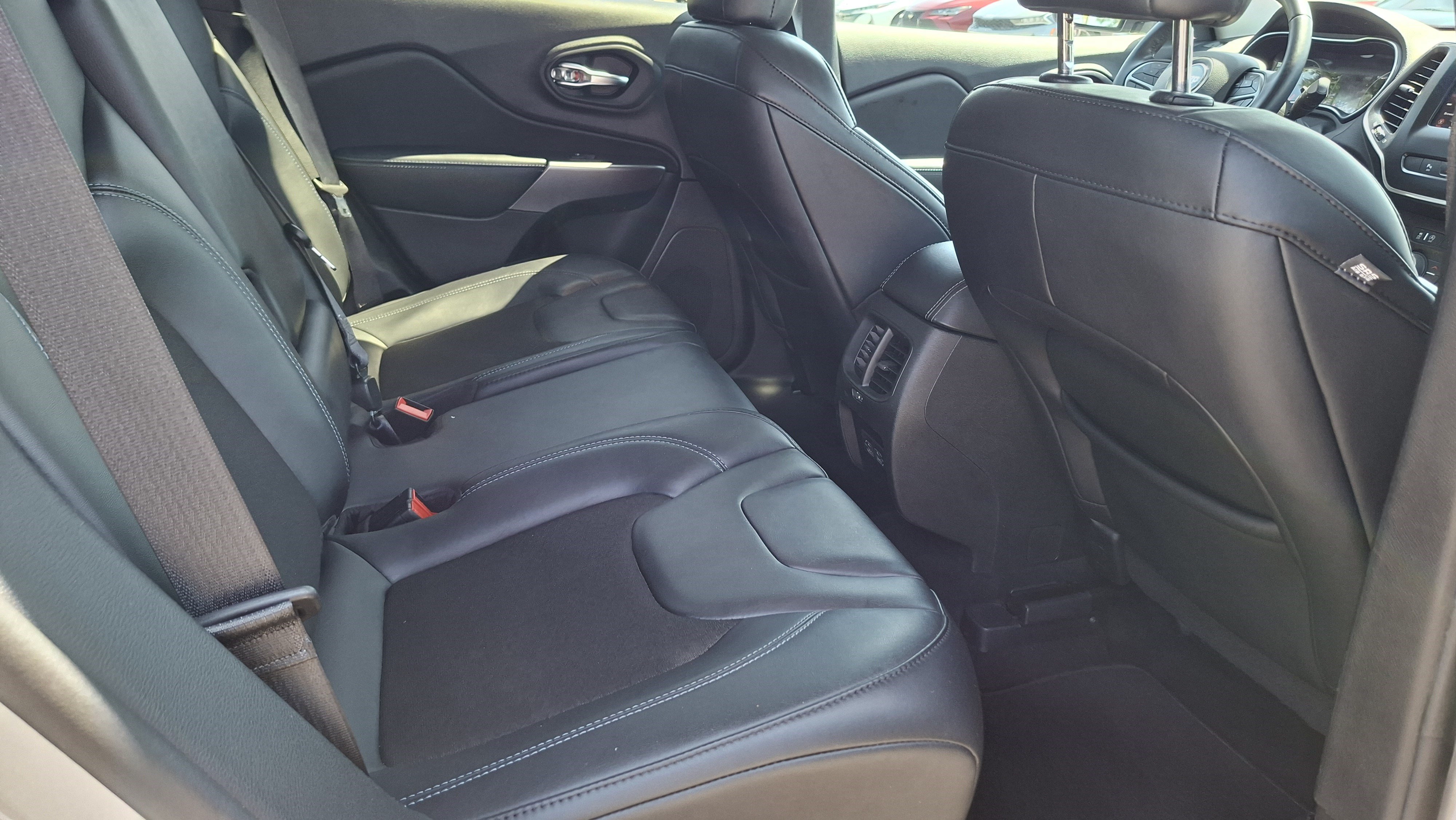 Used 2021 Jeep Cherokee Latitude Plus w/ Sun & Sound Group FWD image 22