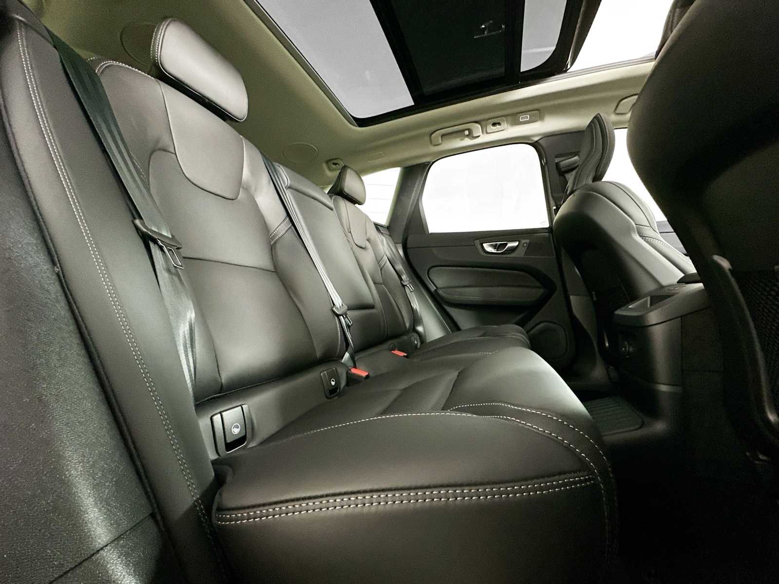 Certified 2025 Volvo XC60 T8 Ultra w/ Protection Package Premier image 22