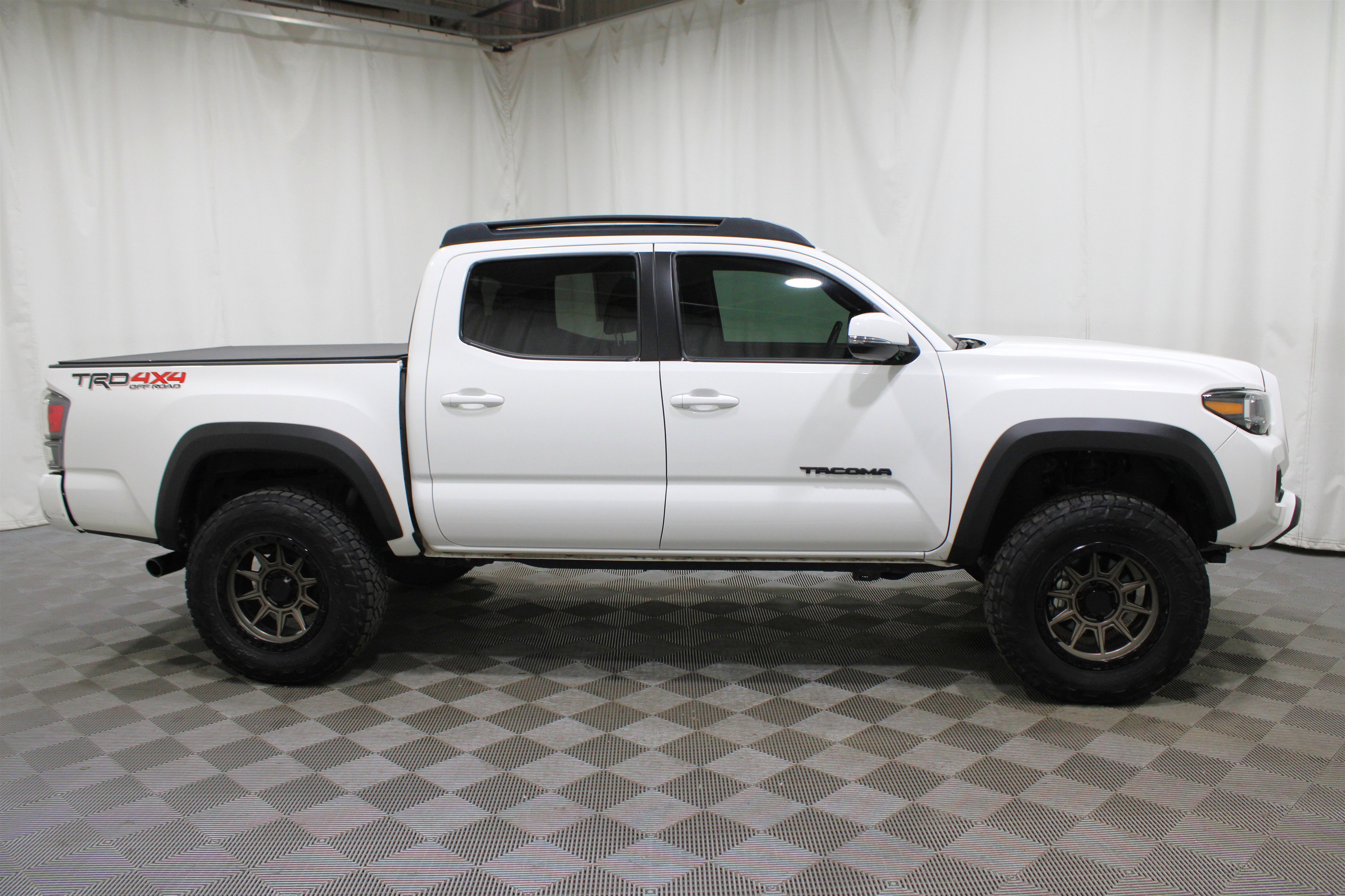 Used 2023 Toyota Tacoma TRD Off-Road w/ Technology Package image 27