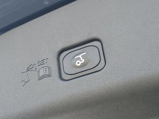 Certified 2024 Lincoln Nautilus Reserve w/ Equipment Group 202A image 8