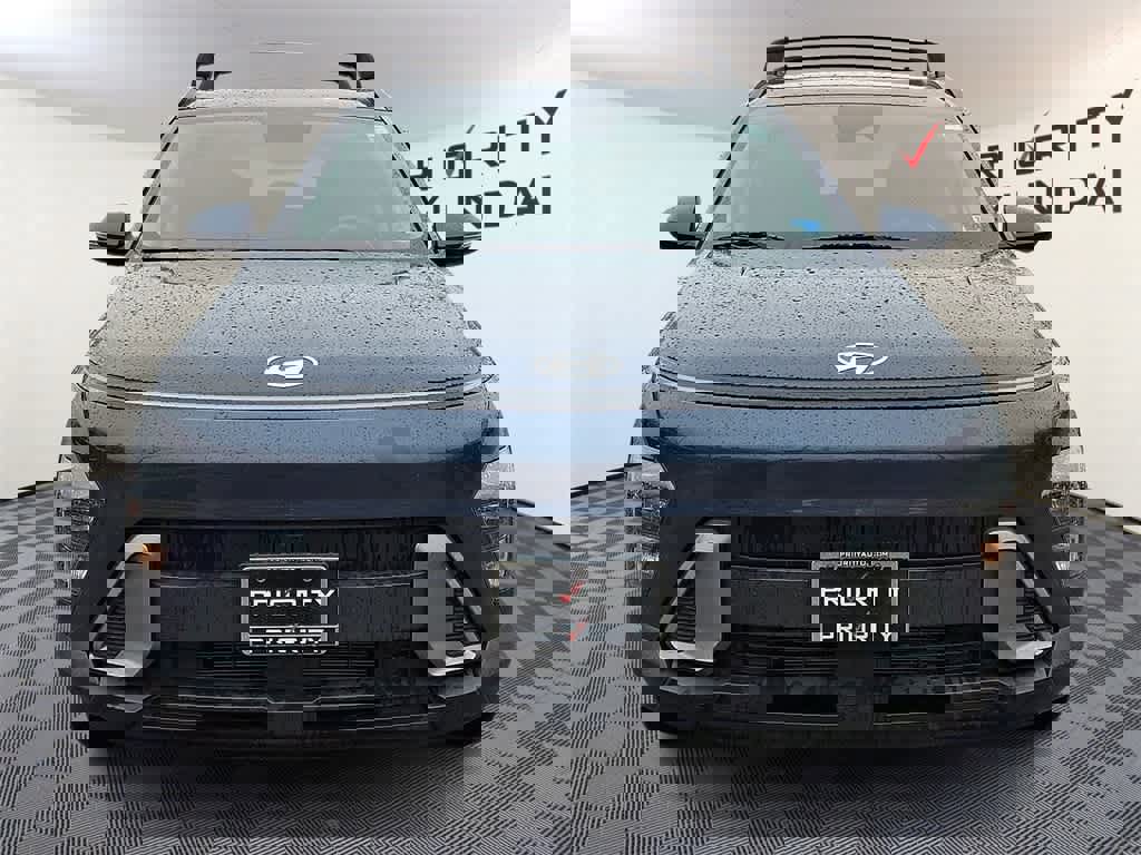 Used 2025 Hyundai Kona SEL image 2