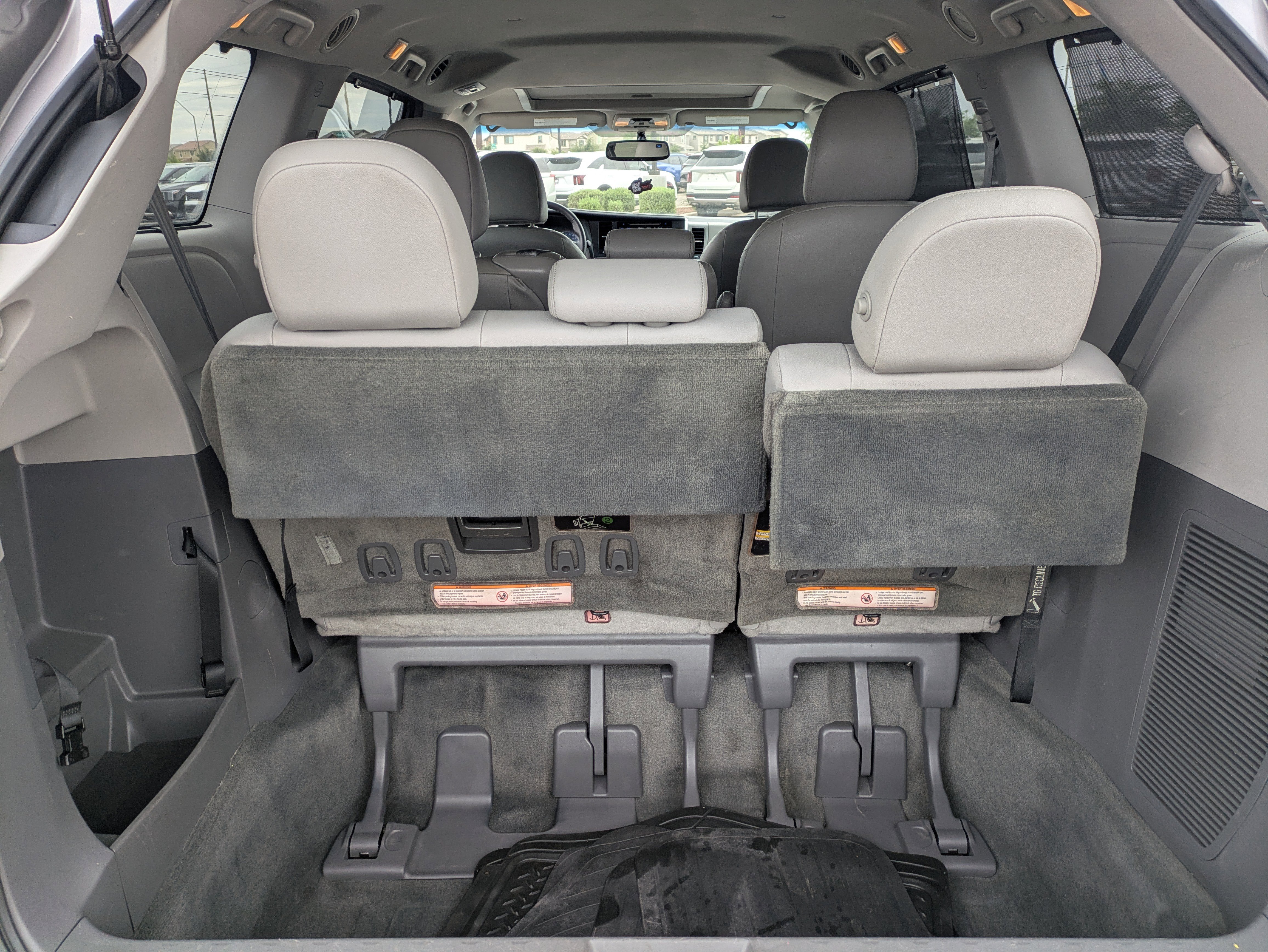 Used 2017 Toyota Sienna XLE w/ XLE Navigation Package FWD image 10