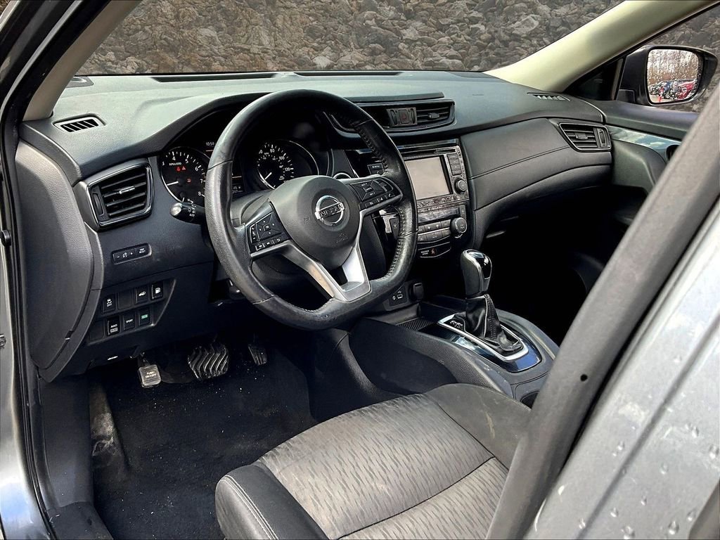 Used 2018 Nissan Rogue SV image 12