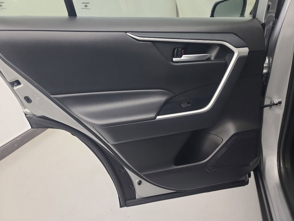 Used 2025 Toyota RAV4 XLE AWD/4WD image 20