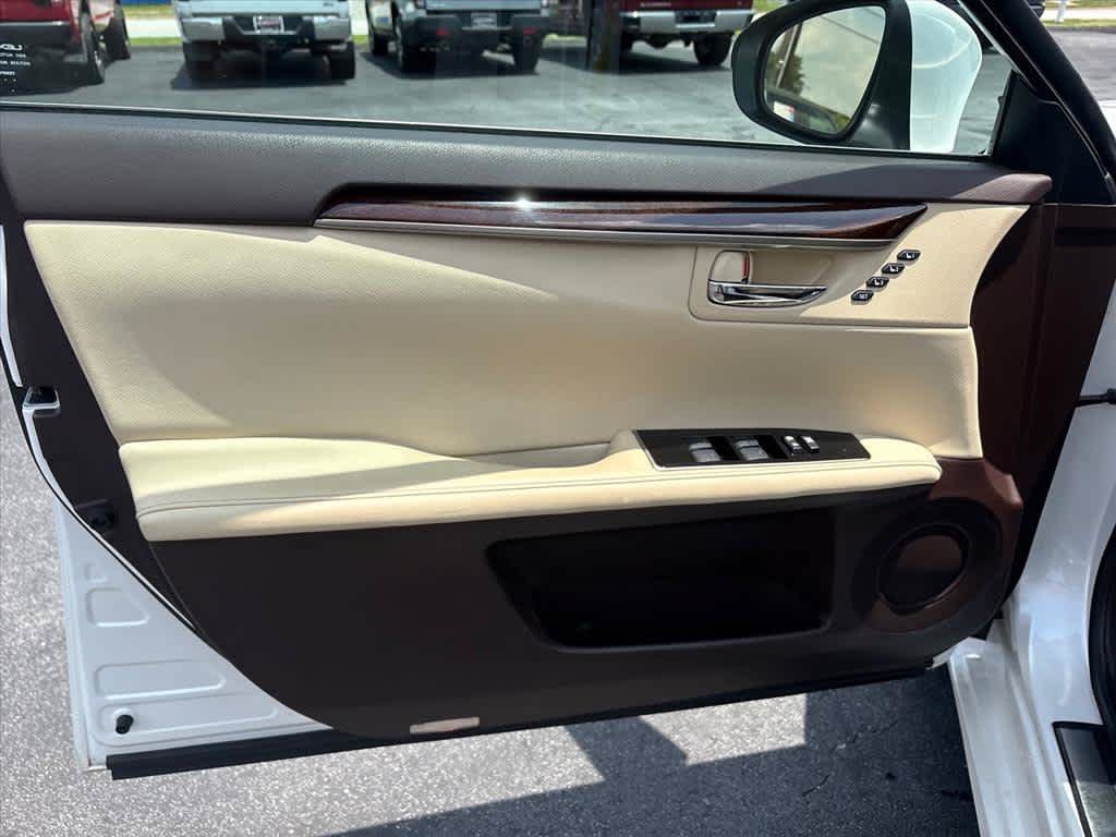 Used 2016 Lexus ES 350 w/ Luxury Package w/Wood Trim FWD image 19