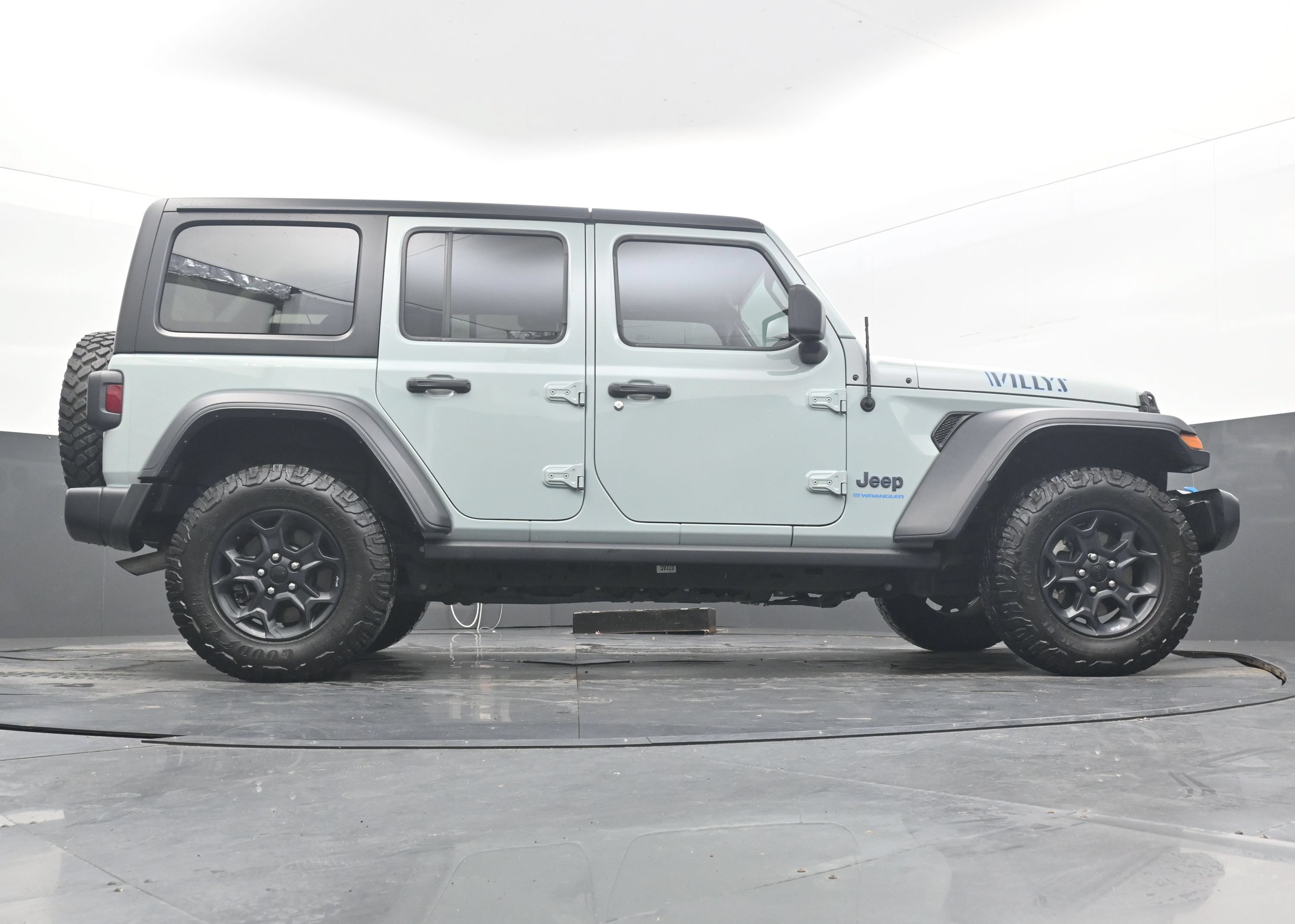 Used 2023 Jeep Wrangler Unlimited w/ 8.4" Radio Group AWD/4WD image 31