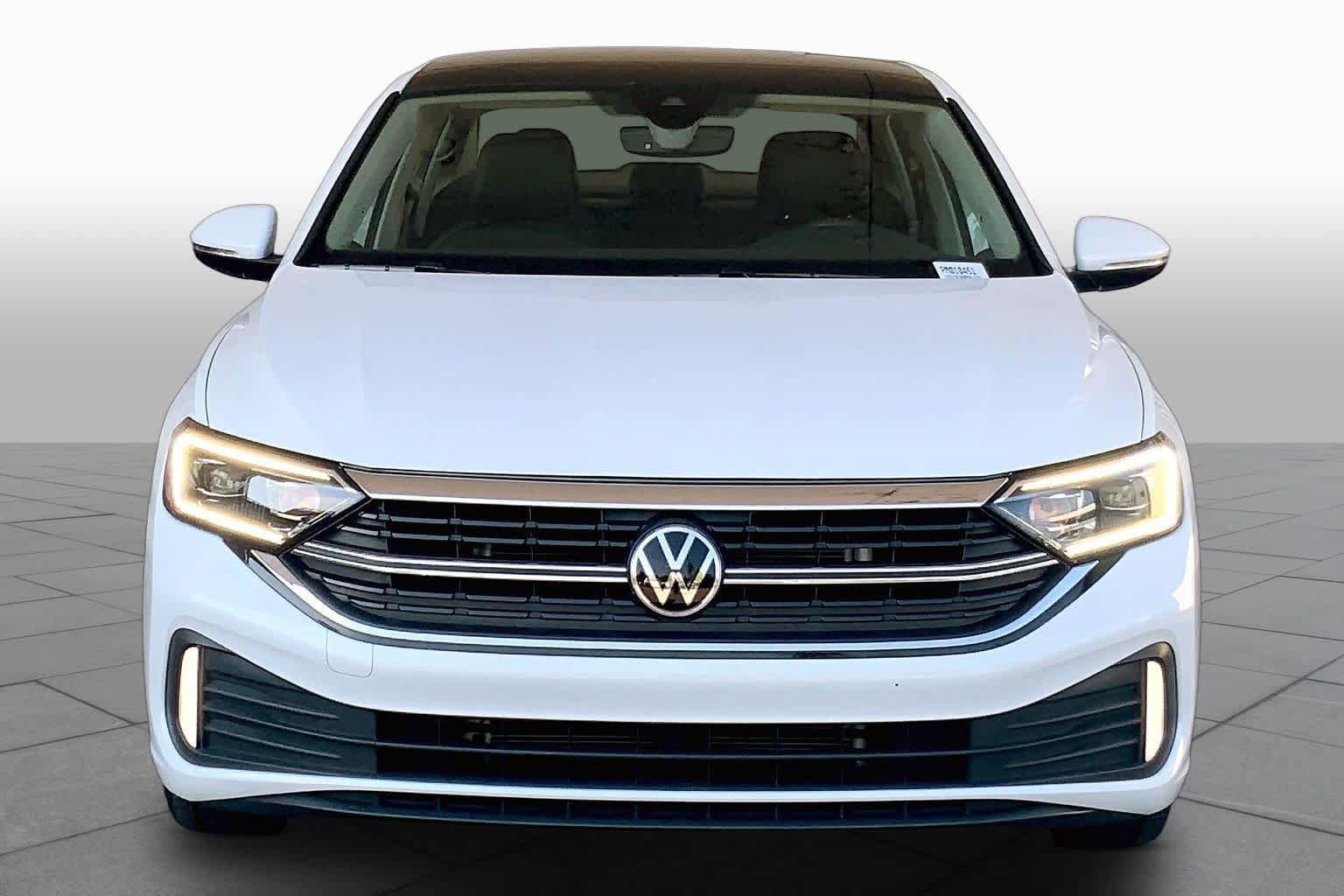 Used 2023 Volkswagen Jetta SEL FWD image 4
