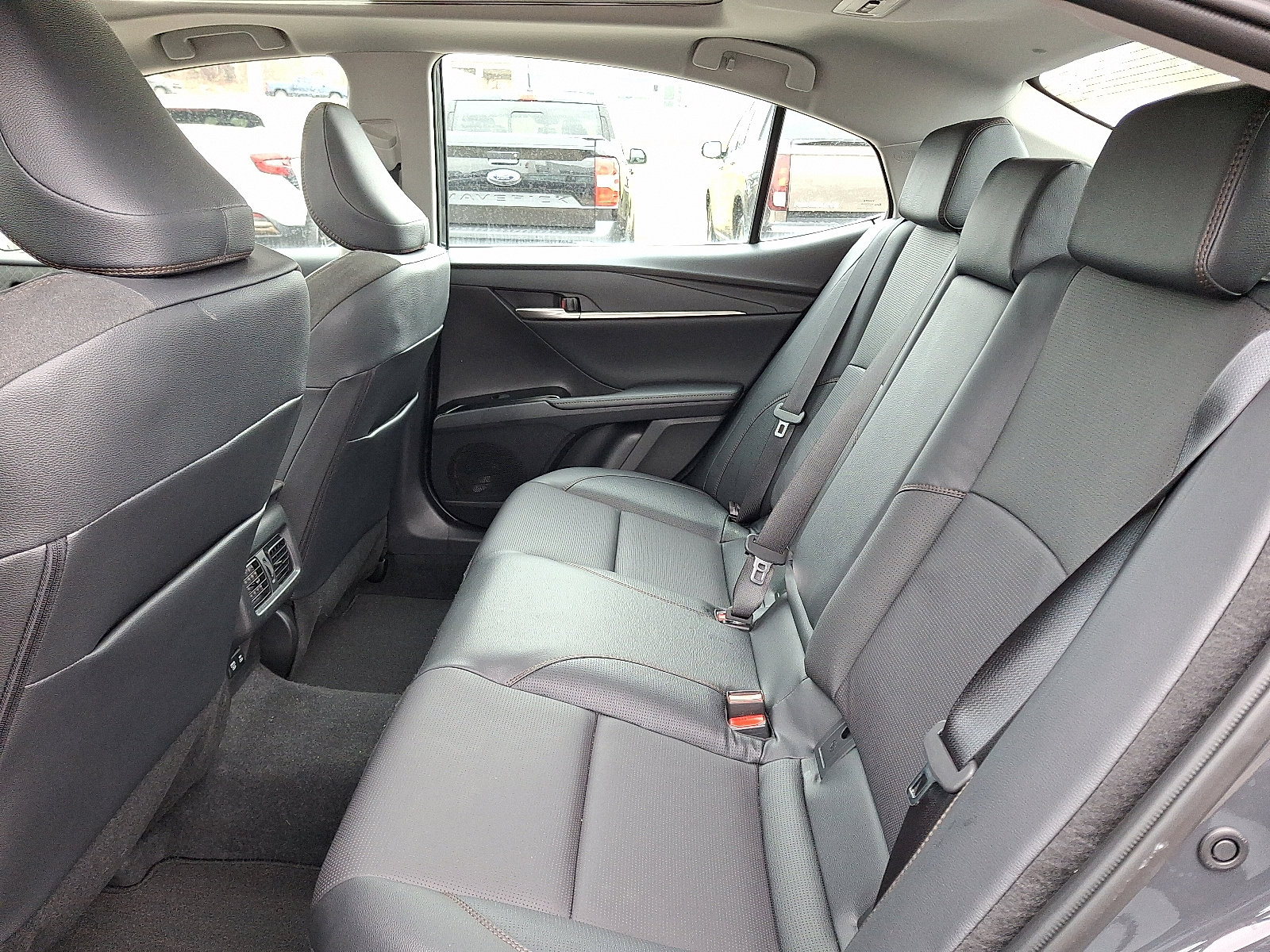 Used 2025 Toyota Camry XLE w/ Premium Plus Package image 10