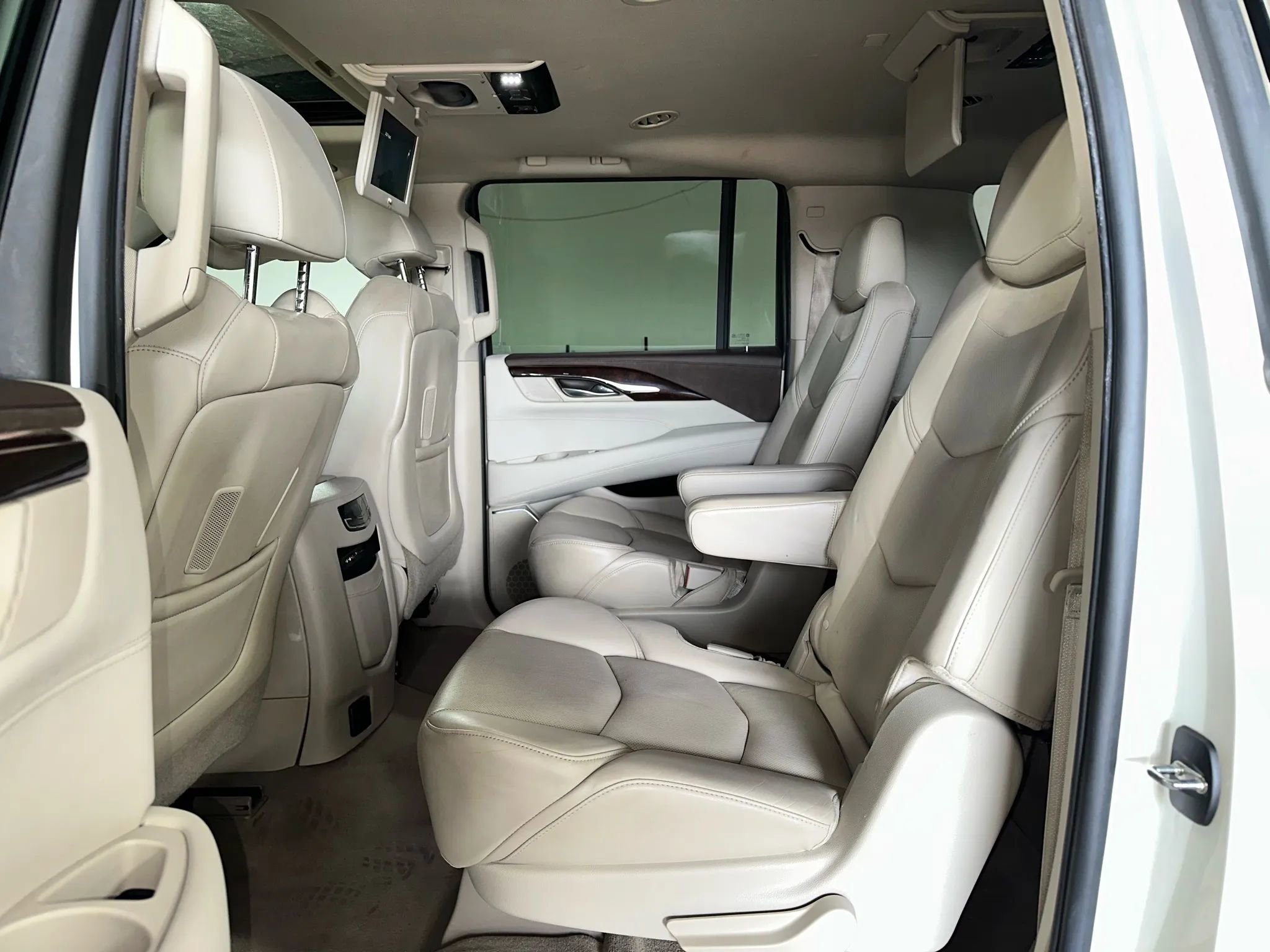 Used 2015 Cadillac Escalade ESV Premium AWD/4WD image 9