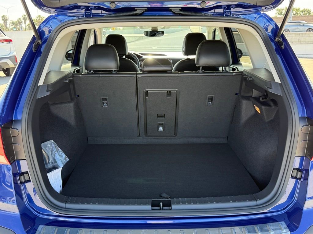 Used 2023 Volkswagen Taos SEL image 9