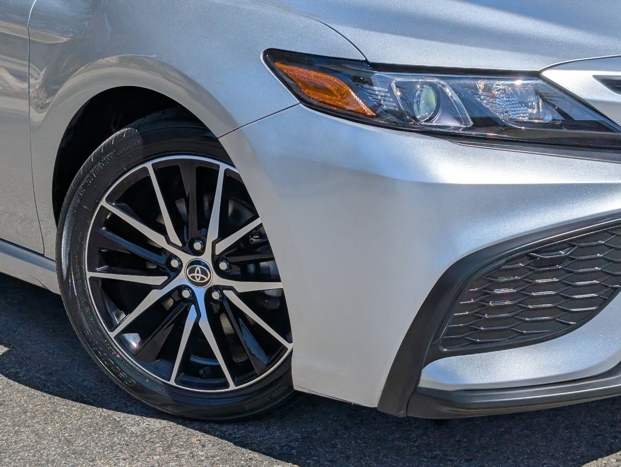 Used 2023 Toyota Camry SE image 10