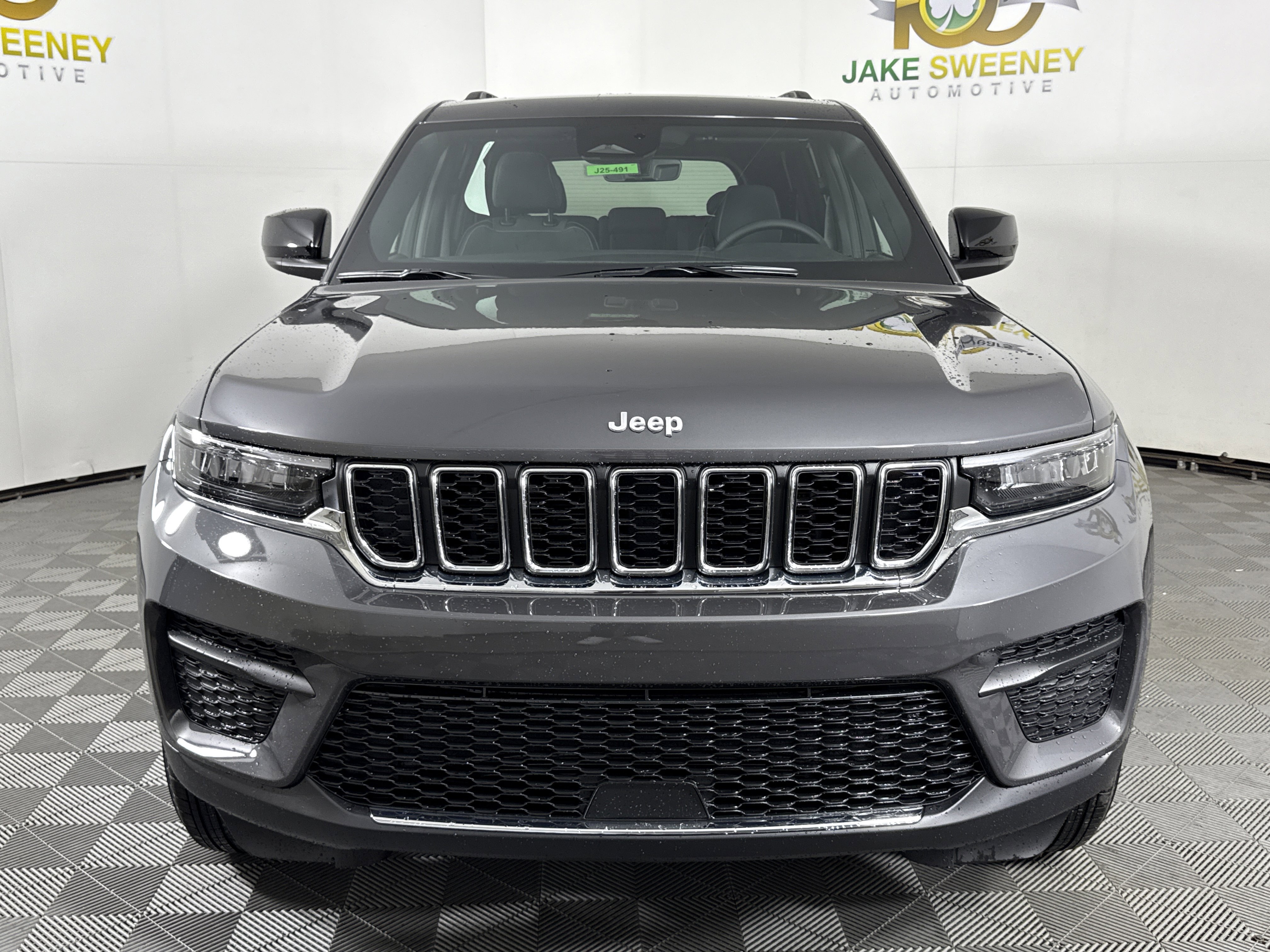 New 2025 Jeep Grand Cherokee Laredo X image 2