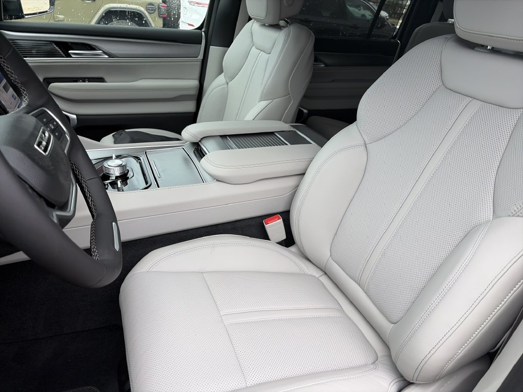 New 2026 Jeep Grand Wagoneer Limited AWD/4WD image 11