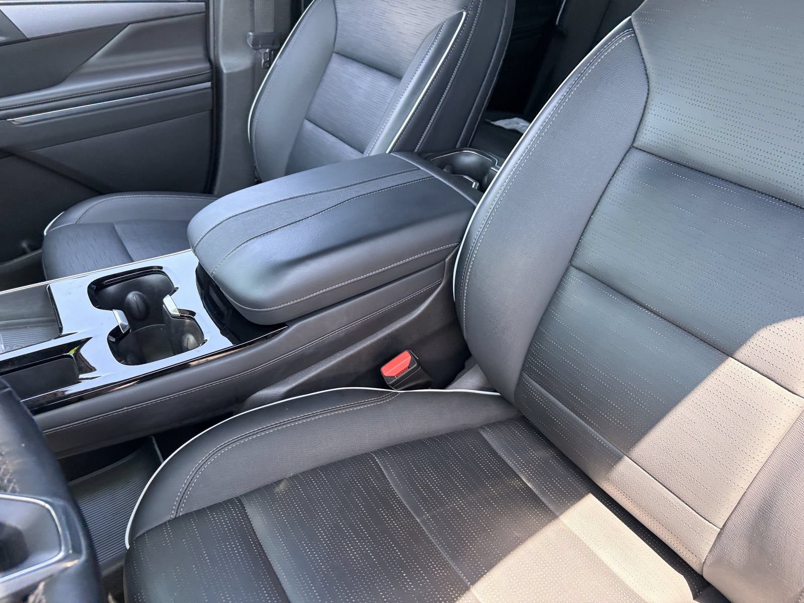 Used 2025 Buick Enclave Sport Touring FWD image 16