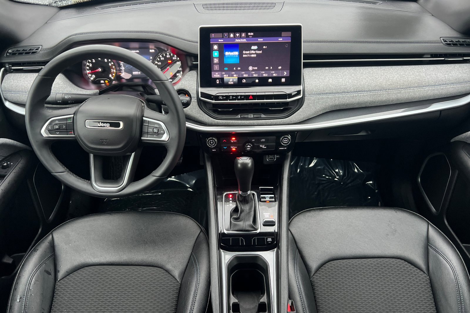 Used 2024 Jeep Compass Latitude image 14