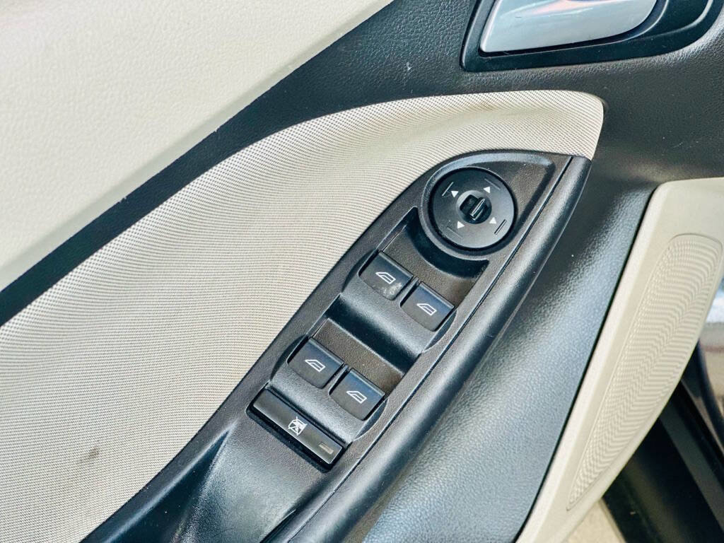 Used 2016 Ford Focus SE w/ SE Power Seat Package image 15