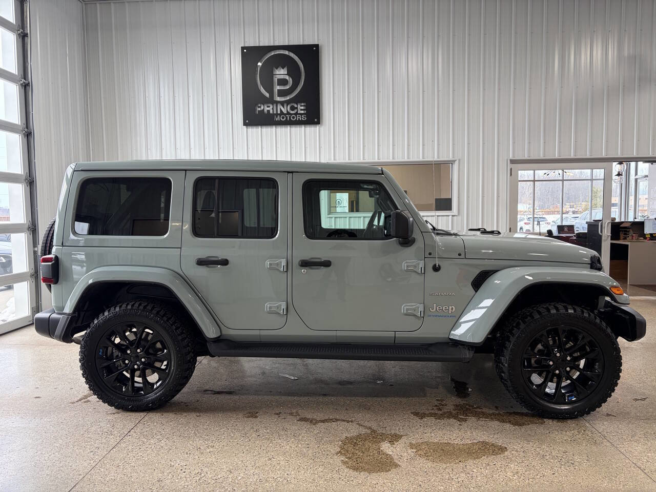 Used 2023 Jeep Wrangler Unlimited Sahara w/ Cold Weather Group image 5