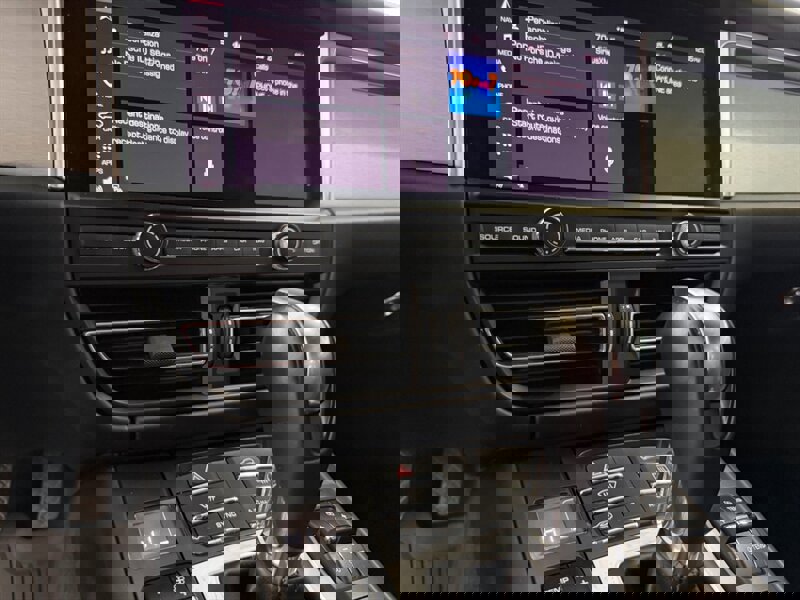 Used 2020 Porsche Macan Turbo image 50