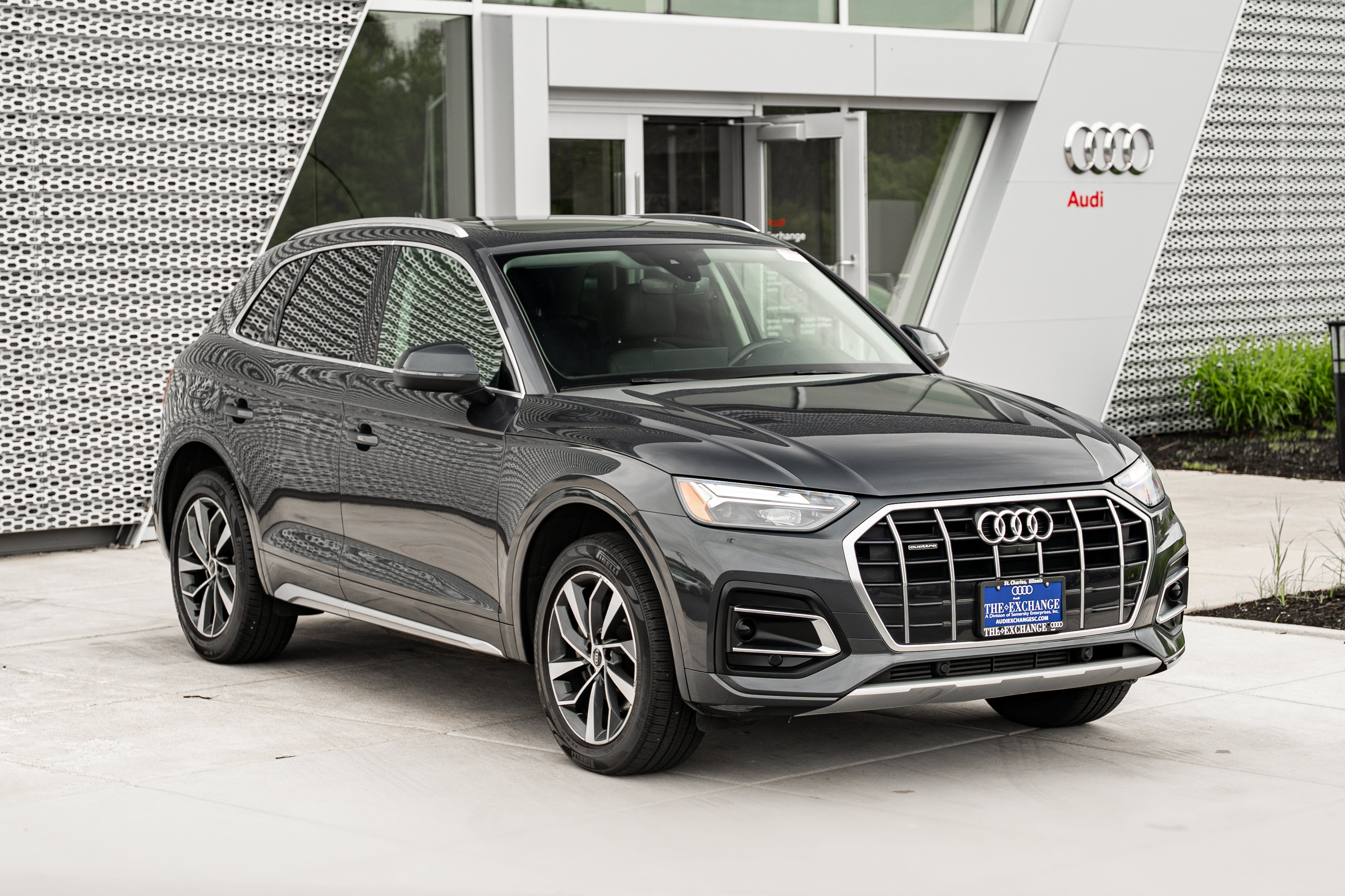 Used 2021 Audi Q5 2.0T Premium Plus w/ Premium Plus Package AWD/4WD image 2