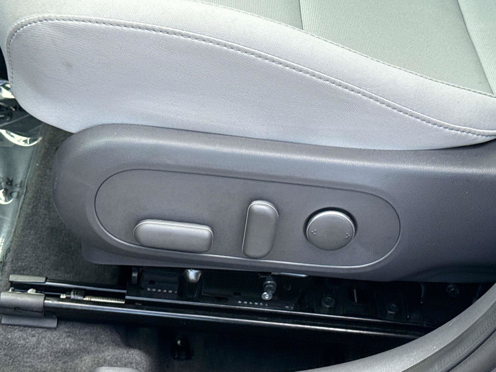 Used 2024 Hyundai Kona SEL FWD image 23