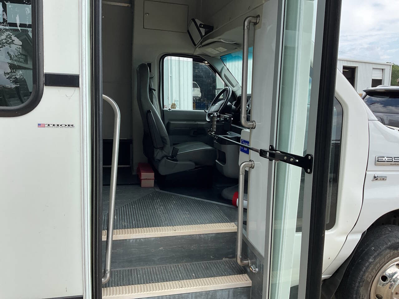 Used 2013 Ford E-350 and Econoline 350 Super Duty w/ Shuttle Bus Prep Pkg image 12