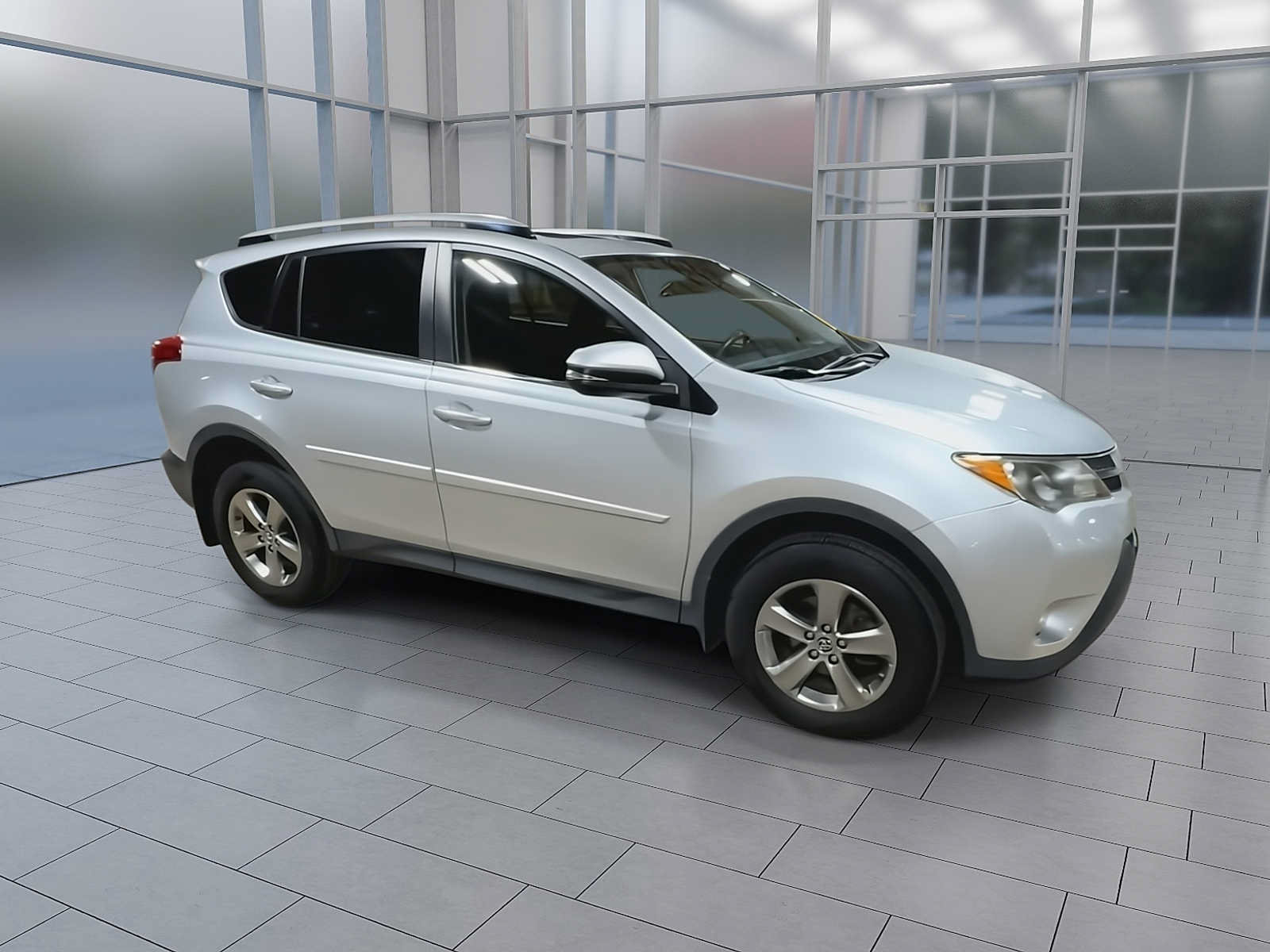 Used 2015 Toyota RAV4 XLE AWD/4WD image 2