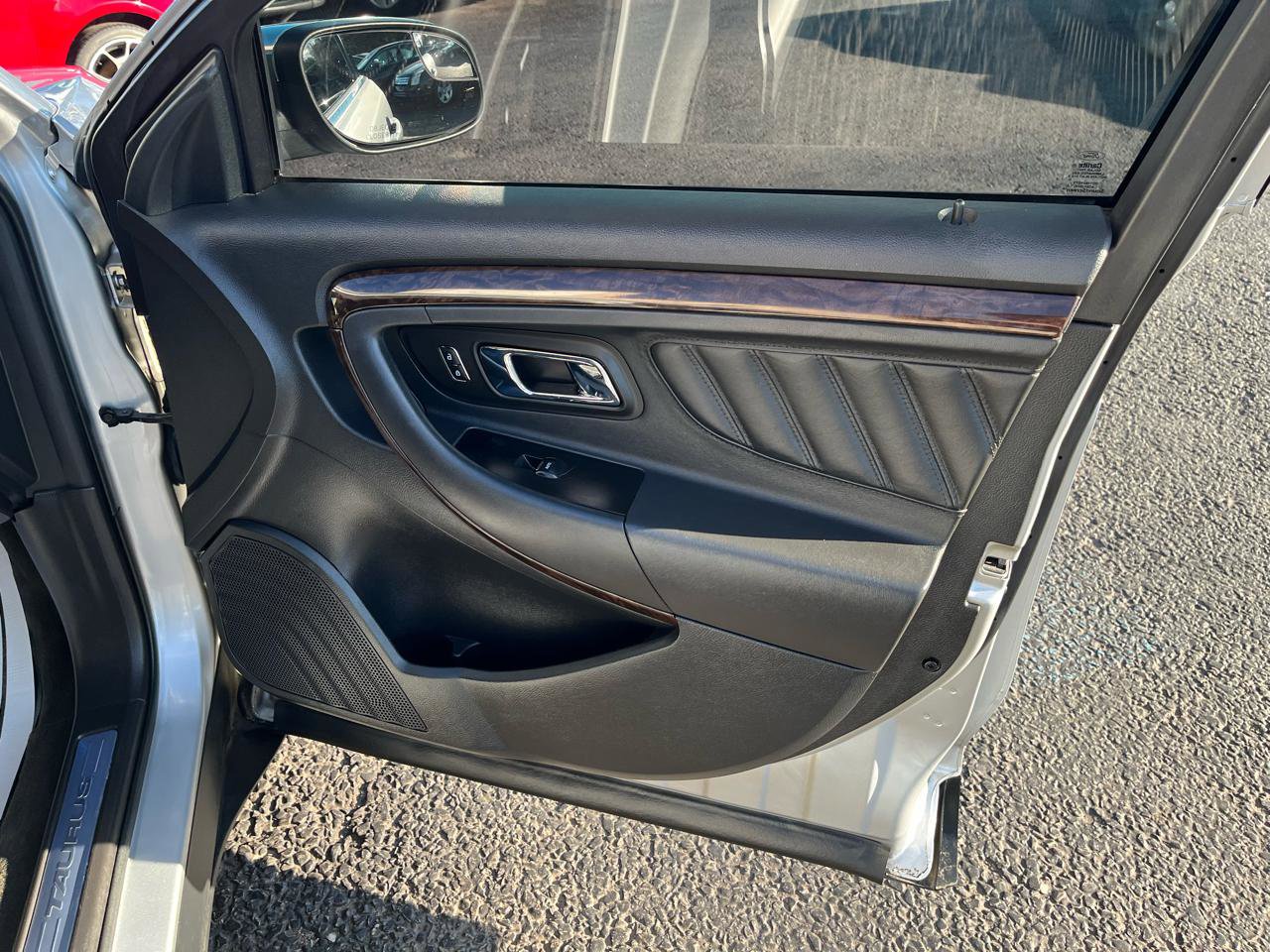 Used 2014 Ford Taurus Limited image 29