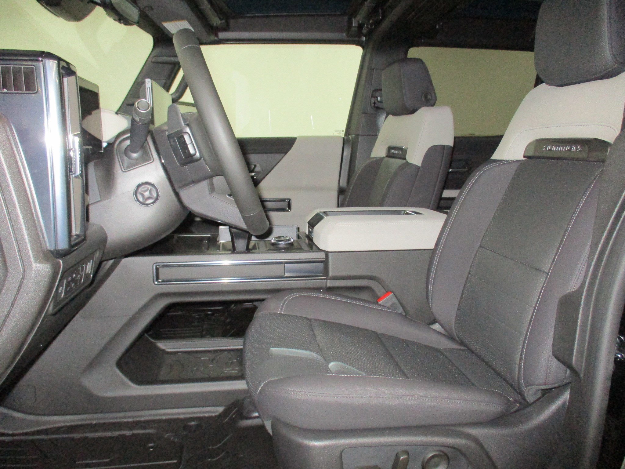 New 2026 GMC Hummer EV 2X w/ LPO, Dark Essentials Package image 16