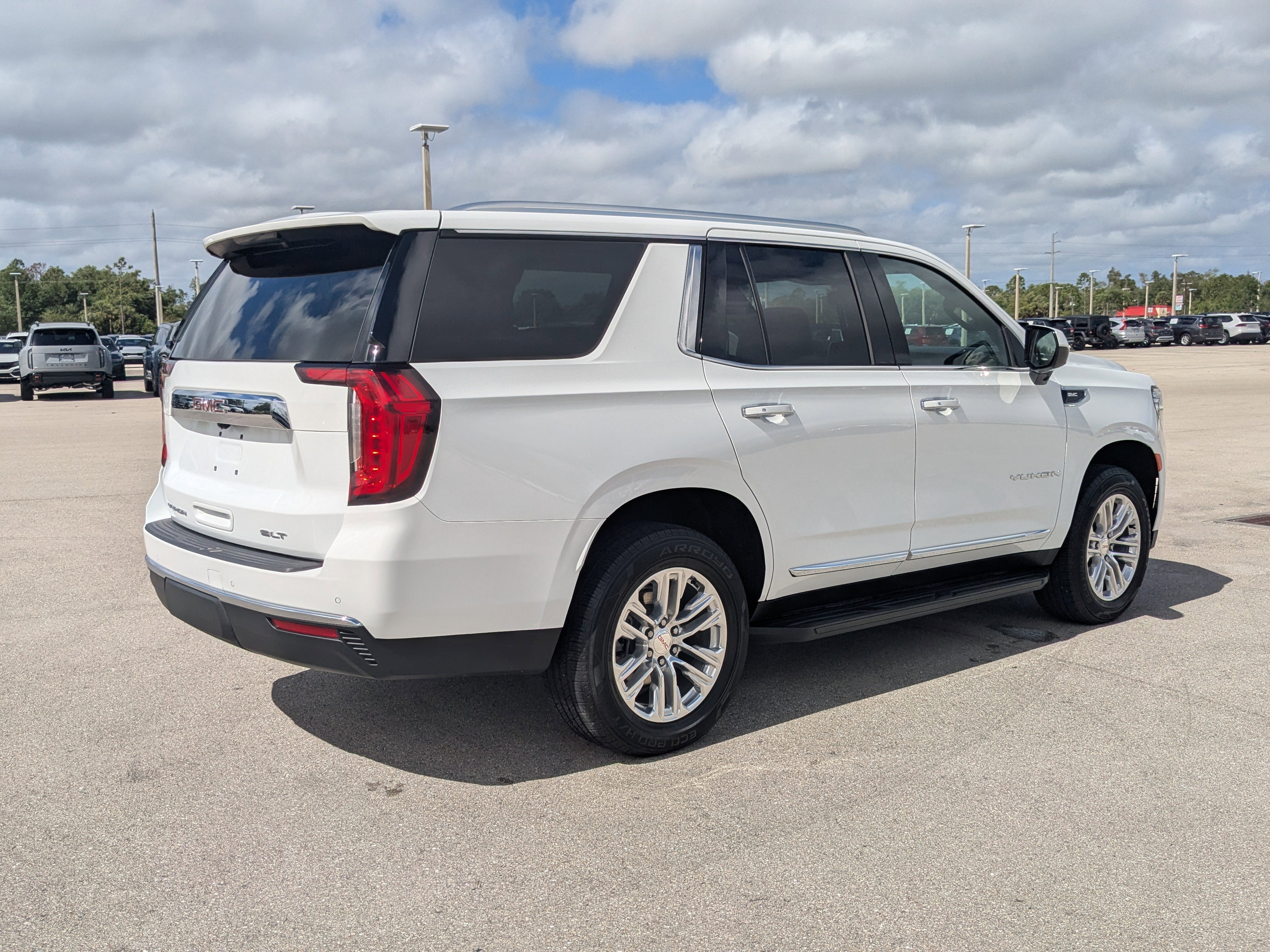 Used 2024 GMC Yukon SLT image 5