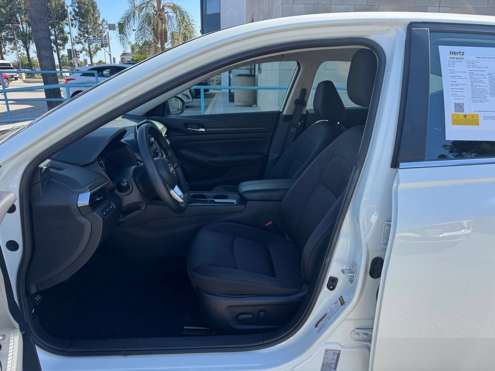 Used 2025 Nissan Altima 2.5 SV FWD image 28