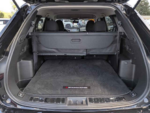 Used 2025 Mitsubishi Outlander ES FWD image 12