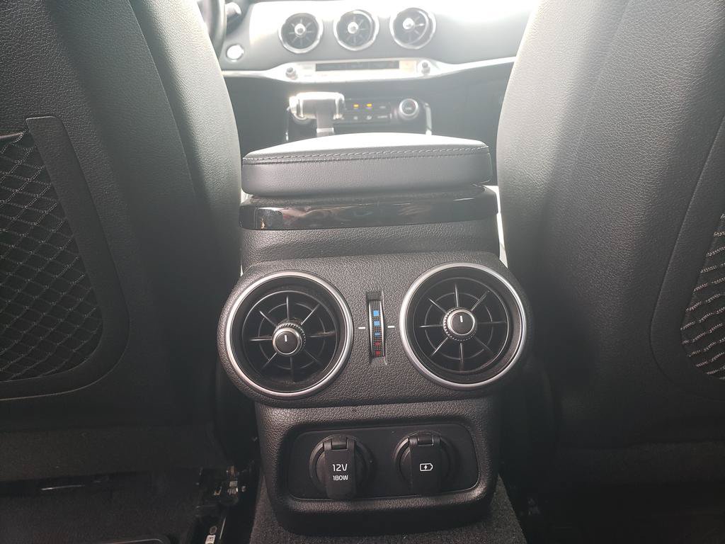 Used 2018 Kia Stinger Premium RWD image 17