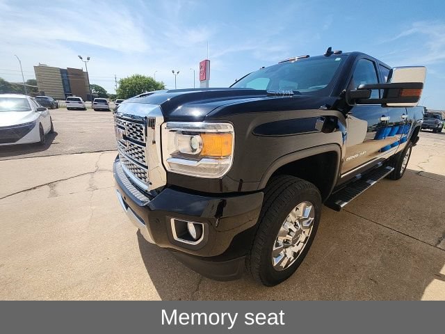 Used 2018 GMC Sierra 2500 Denali w/ Duramax Plus Package AWD/4WD image 10