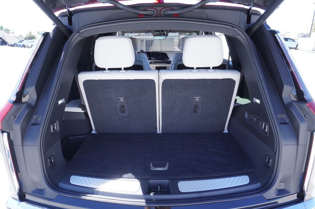 Certified 2026 Cadillac Vistiq Luxury image 8