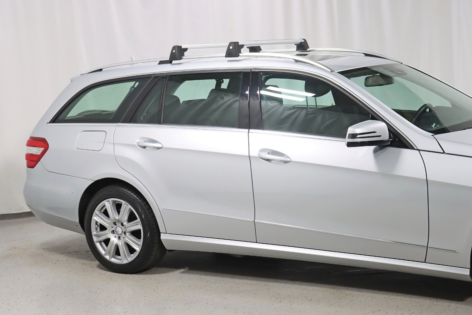 Used 2013 Mercedes-Benz E 350 4MATIC Wagon image 3