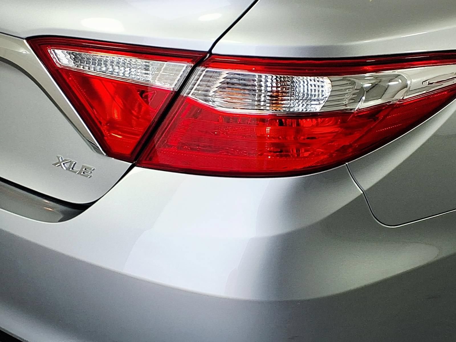 Used 2017 Toyota Camry XLE FWD image 7