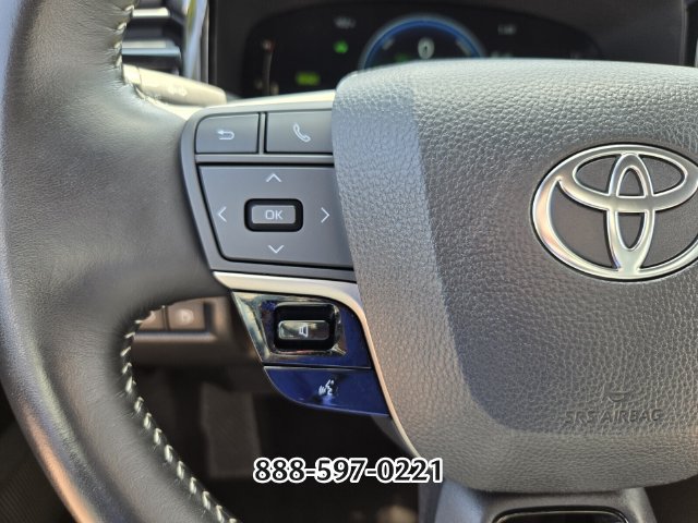 Used 2025 Toyota Camry SE FWD image 28