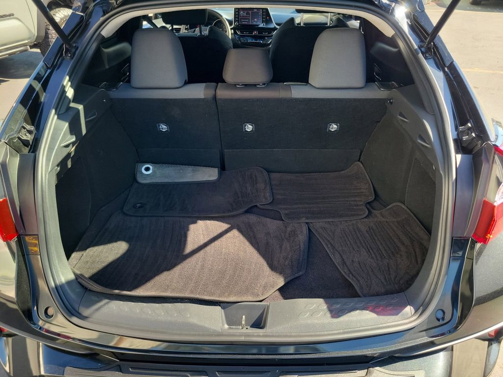 Used 2021 Toyota C-HR LE image 8